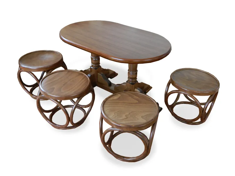 Couchtisch-Set mit vier Hockern