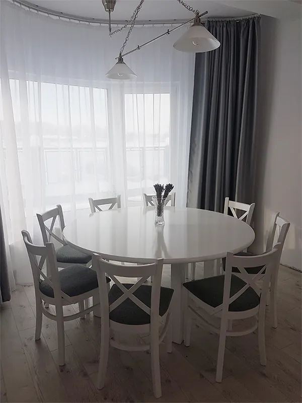 MD470 Stuhlset mit rundem Tisch