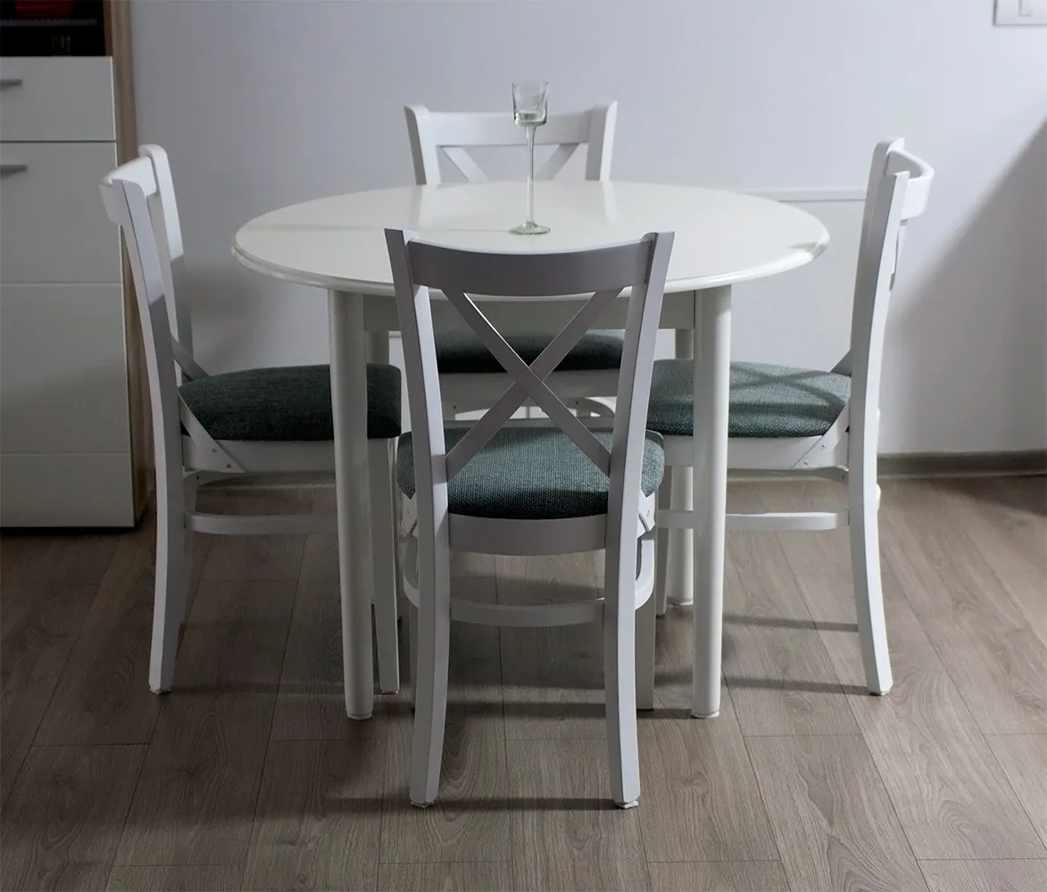 Ava Tisch mit Stühlen MD470