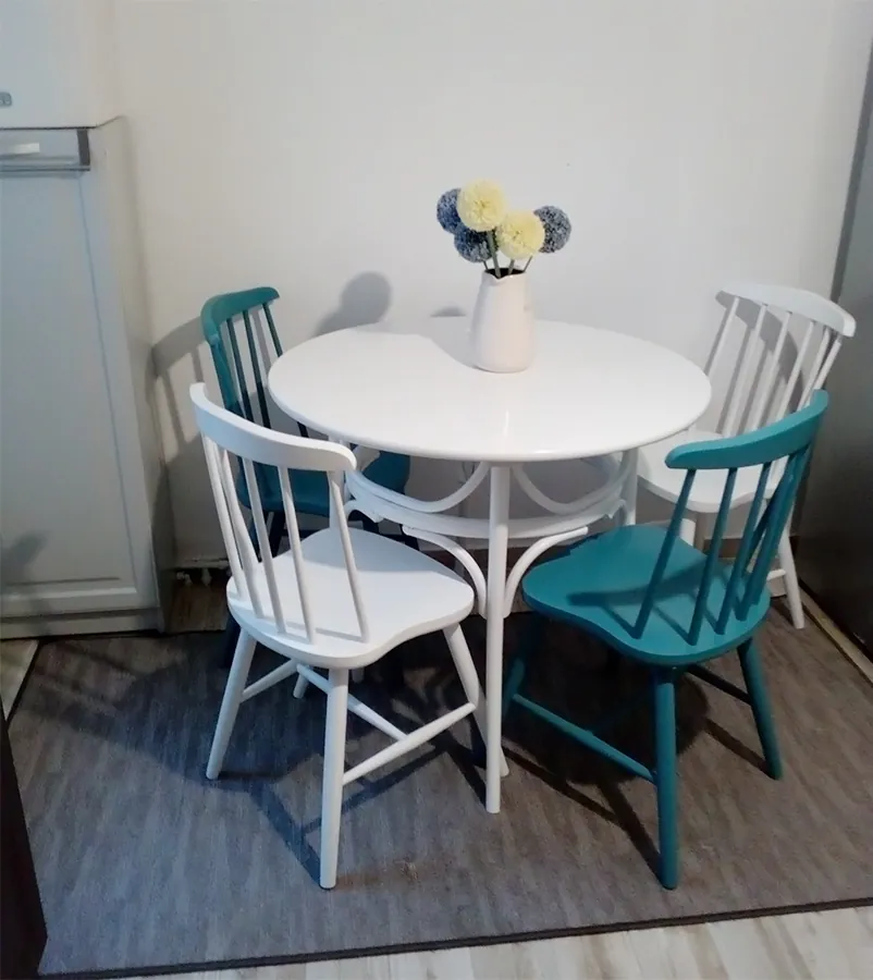 Waterford Stühle mit Thonet Tisch