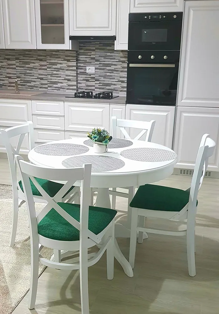 Ghera Tisch mit Holzstühlen MD470