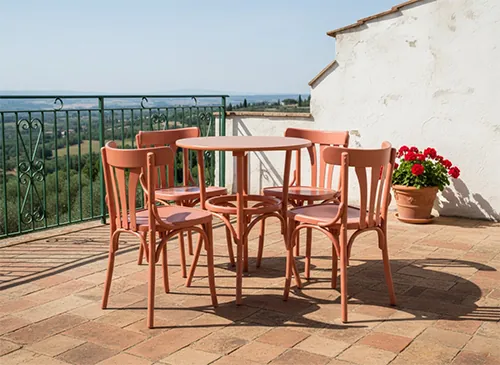 Bistrotisch-Set mit vier Stühlen