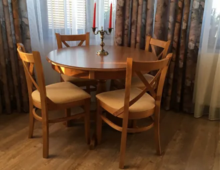 Ghera Ausziehtisch mit Stühlen MD470