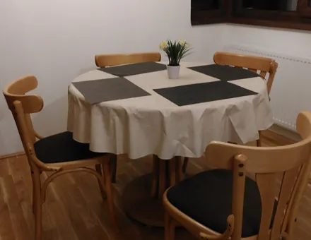 Runder Tisch Viviana mit Polsterstühlen 789