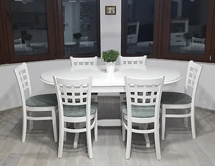 Europa-Tisch mit MD170-Stühlen