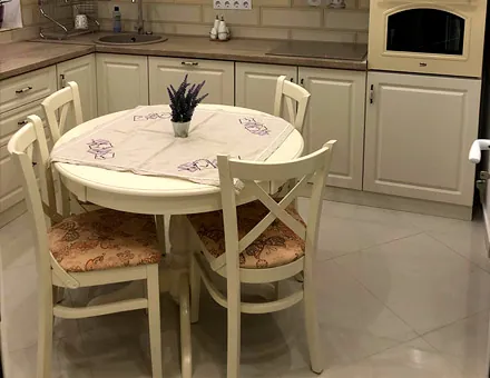 Ghera Tisch mit Stühlen MD470 (RAL-Farbe)