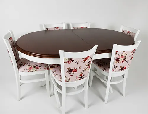 Zweifarbiger Europa-Tisch mit MD238-Stühlen