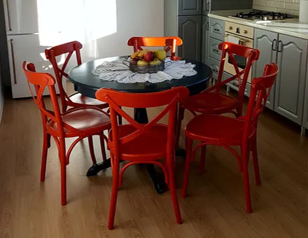 Ghera Tisch mit Niv Stühlen